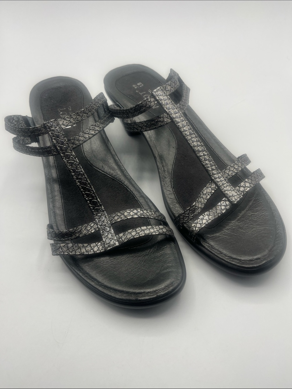 Naot Silver metallic  Textured T‑Bar Sandals